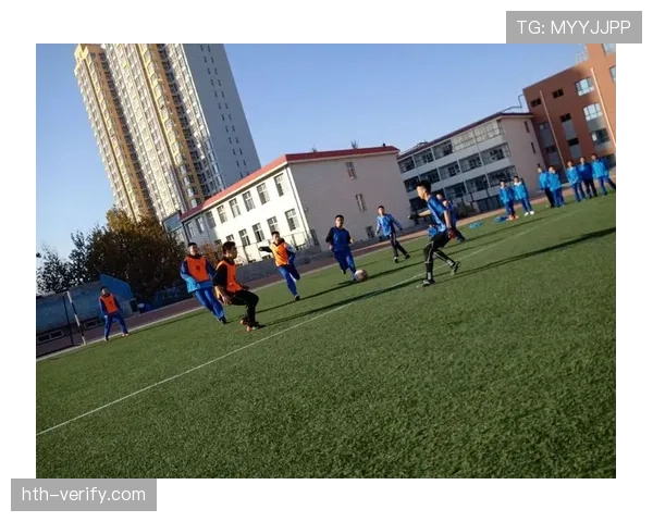 凯泽中路渗透现象引发城市治理新探讨需关注与足球相关的社区发展